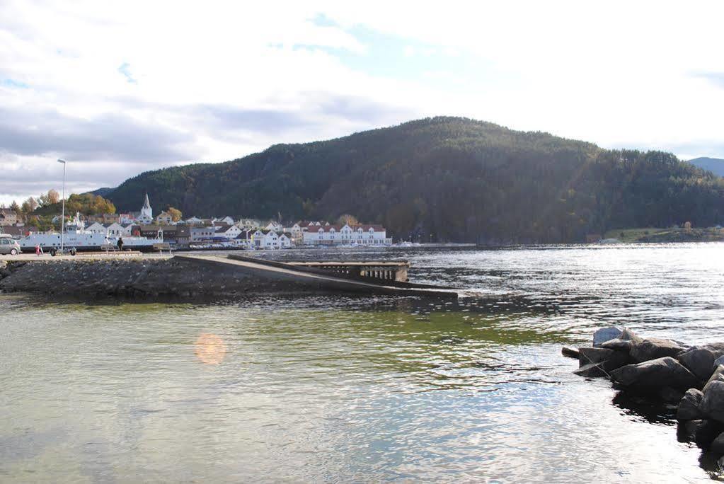 Ryfylke Fjordhotel Sand  Екстер'єр фото
